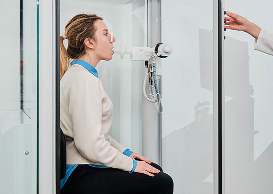 Bodystik, the Geratherm Respiratory Gold Standard full-body plethysmograph, enables the measurement of respiratory resistance, lung volumes (including residual volume), full Spirometry, and inspiratory/expiratory pressure measurements.